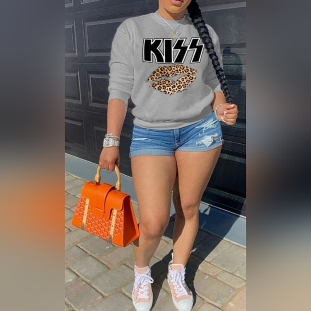 NWT Kiss 💋 Print Sweatshirt